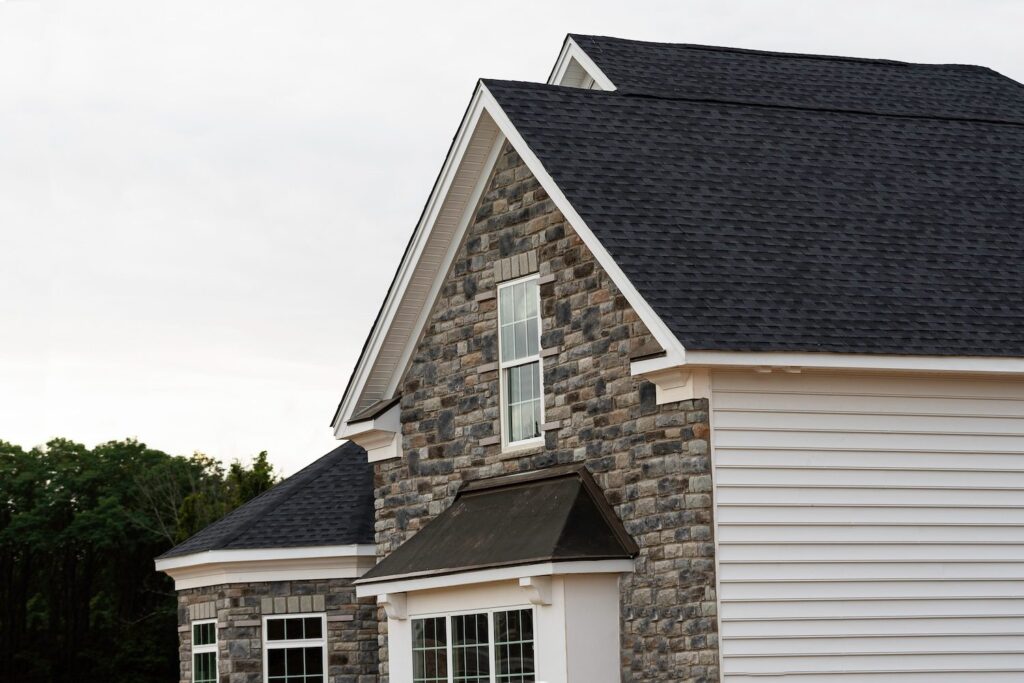 How You Can Measure Your Roof Line From the Ground