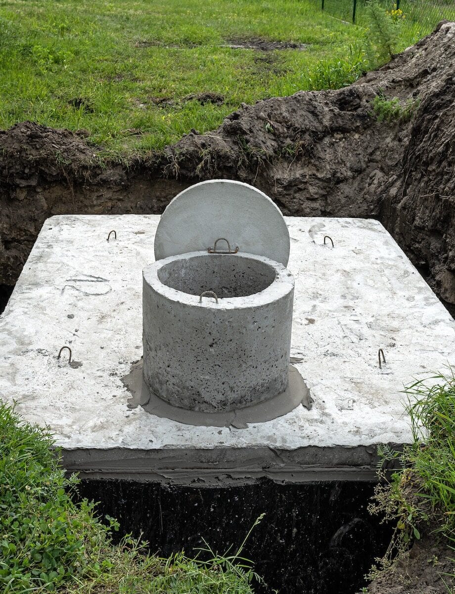 Concrete septic tank